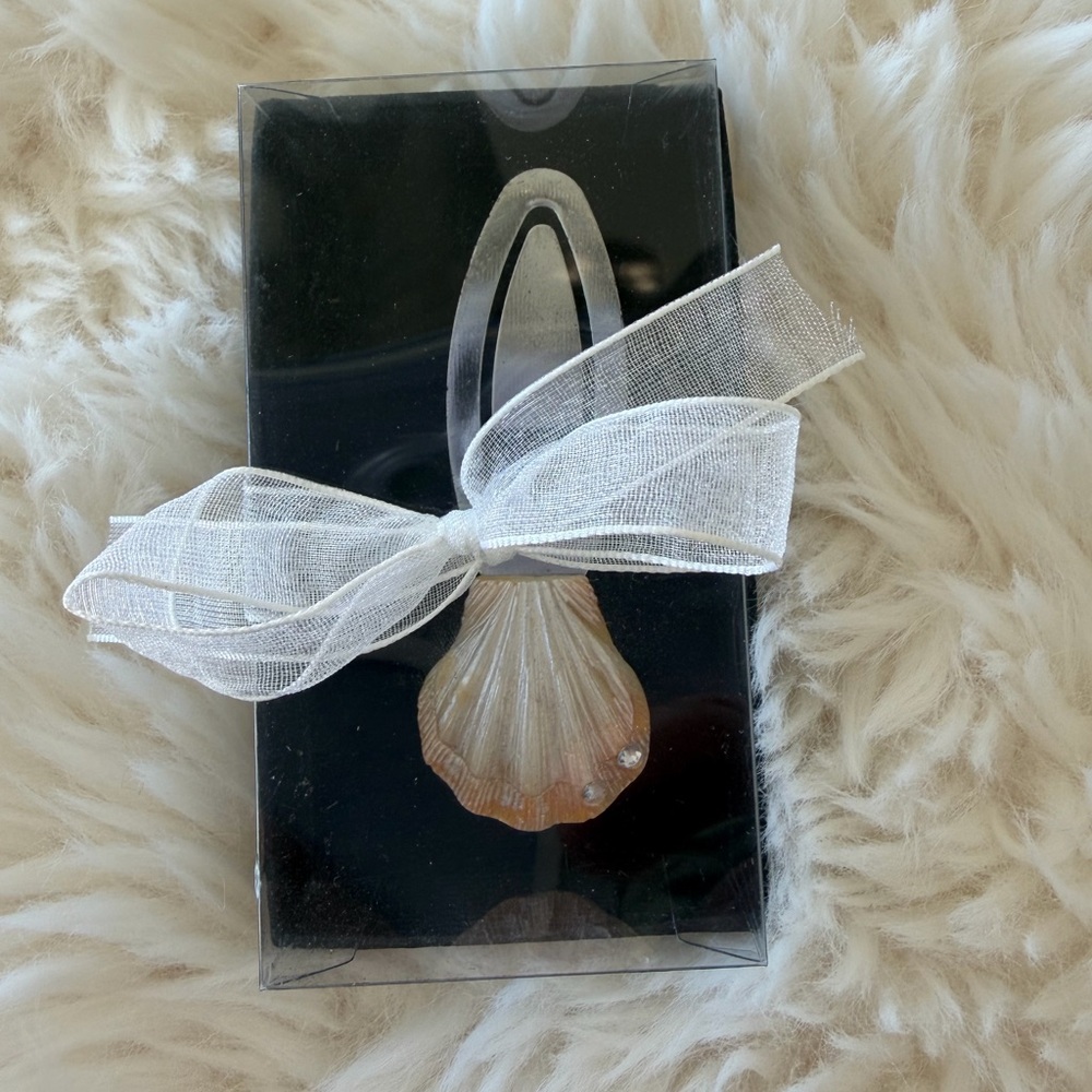 CC CASSIANI COLLECTION Beige Scallop Shell Bookmark - Picture 4 of 4